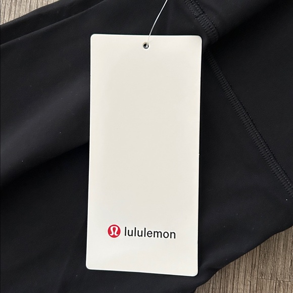 Lululemon Black Align HR Pant 25” Size 6 NWT - Picture 3 of 4